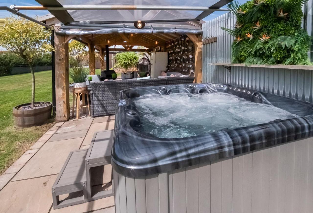 The Stables Luxury House With Hot Tub Apartment York Exterior foto